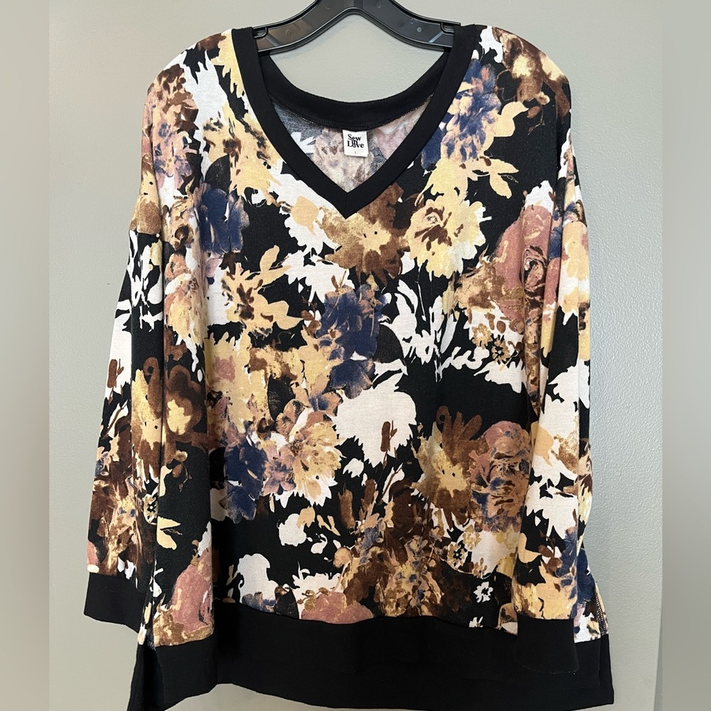 Sew In Love v neck sweater floral design size large